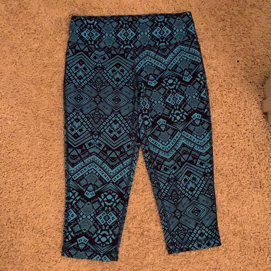 Patterned Active Capris